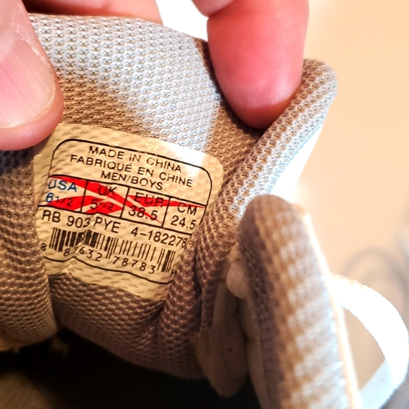 Reebok sneakers 6 1/2 Excellent condition like new - Picture 16 of 17